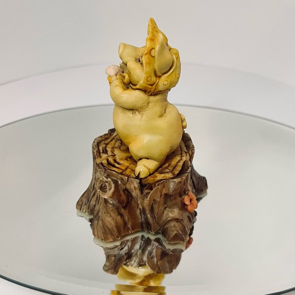 Pigsville 1992 Piglet Figurine Eating Ice Cream Wearing a Bonnet Sitting On Log - Picture 2 of 5